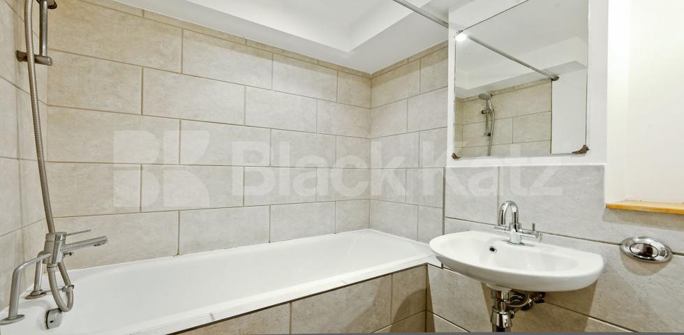 			LET, 1 Bedroom, 1 bath, 1 reception Apartment			 Shad Thames, London Bridge